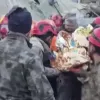 ​Турецькі рятувальники змогли витягнути з-під завалів 45-річного чоловіка, який провів під купами бетону 278 годин (це понад 11 діб)