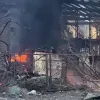 ​Російське вторгнення в Україну : ? У Києві від ворожого обстрілу загорілися дві будівлі і вантажівка