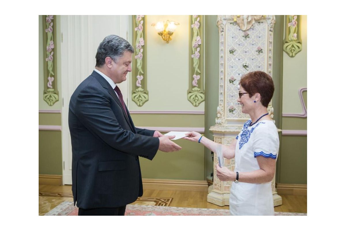 Президент України зустрівся з послами США, Бразилії, Єгипту та Румунії Президент України зустрівся з послами США, Бразилії, Єгипту та Румунії