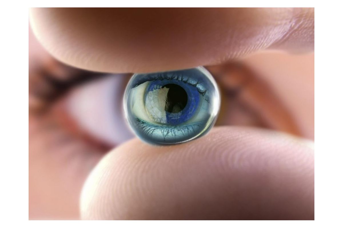 Sony запатентувала контактну лінзу, яка зніматиме фото та відео Sony запатентувала контактну лінзу, яка зніматиме фото та відео