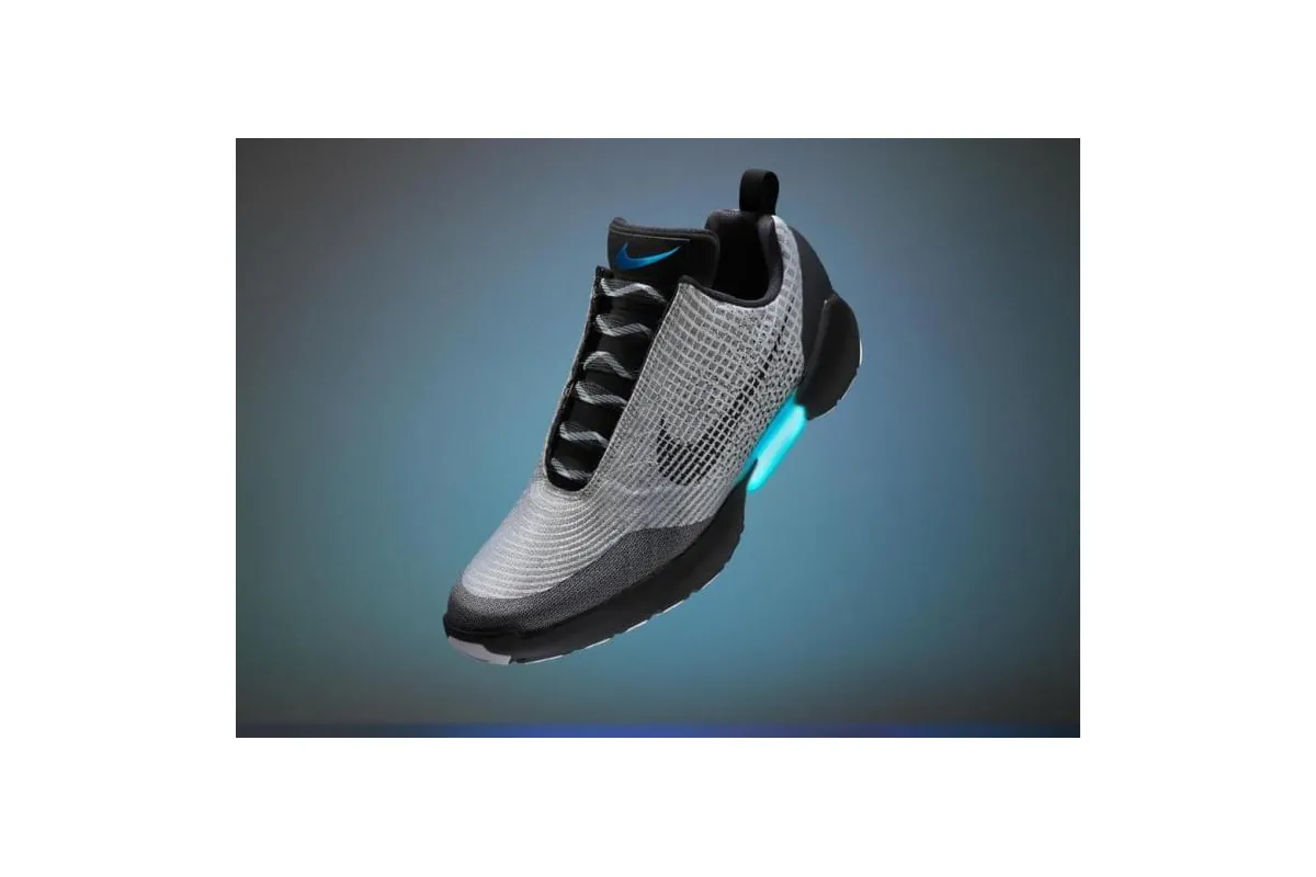 Кросівки майбутнього від Nike з автоматичною шнуровкою