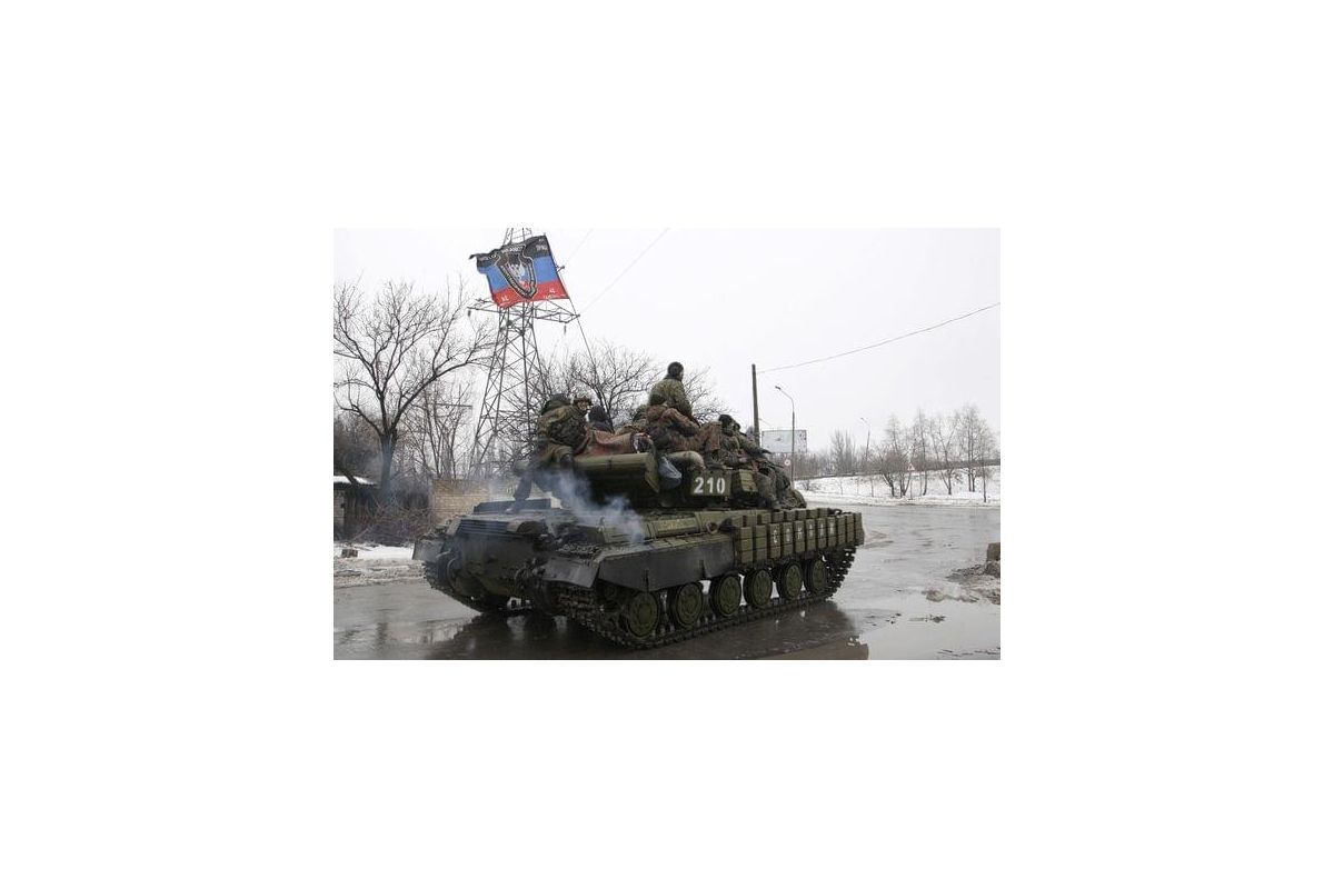З Горлівки почали виходити танки бойовиків З Горлівки почали виходити танки бойовиків