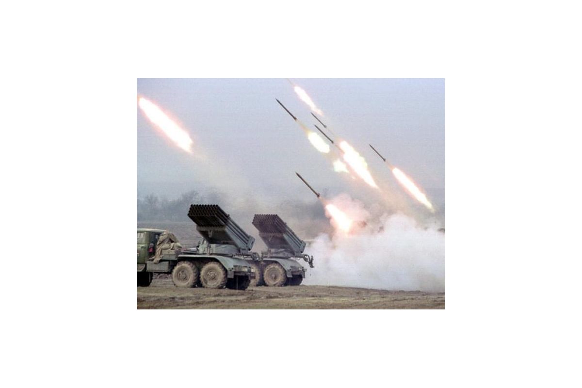 Новини України: Бойовики відкрили вогонь з «Градів» по метеовежі Новини України: Бойовики відкрили вогонь з «Градів» по метеовежі