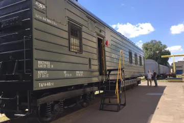 ​«Укрзалізниця» презентувала покращений вагон для військових ЗСУ