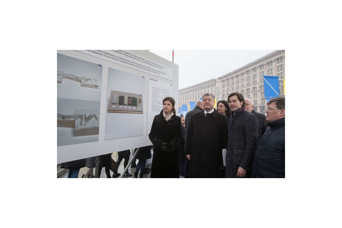 Президент  разом з дружиною взяли участь у виставці, присвяченої учасникам Революції Гідності Президент  разом з дружиною взяли участь у виставці, присвяченої учасникам Революції Гідності