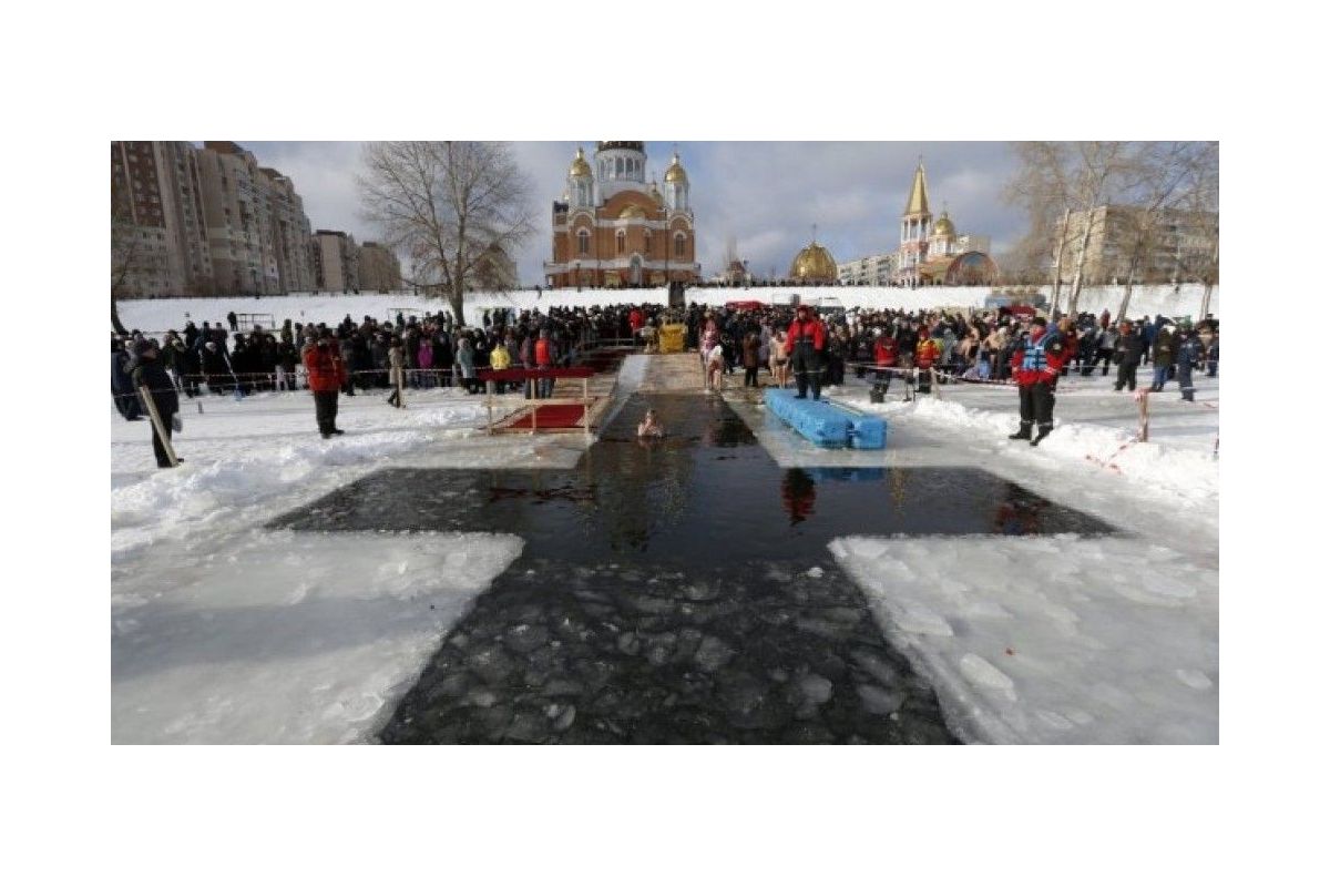Святійший Патріарх Київський і всієї Руси-України Філарет  освятив води Дніпра Святійший Патріарх Київський і всієї Руси-України Філарет  освятив води Дніпра