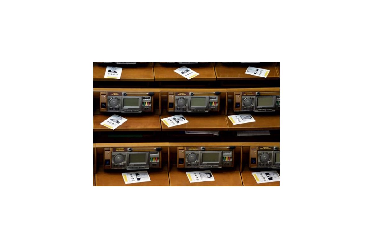 Депутати-прогульники можуть отримати штраф Депутати-прогульники можуть отримати штраф