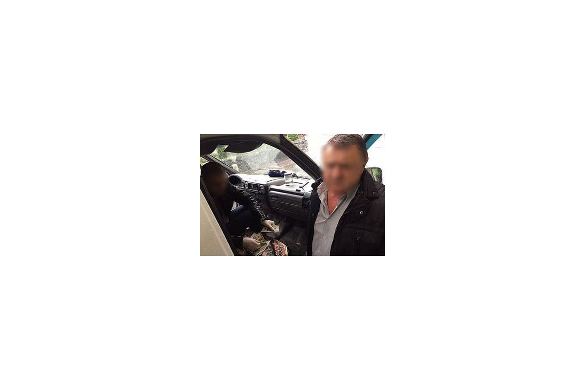 Кіровоградського чиновника спіймали на хабарі Кіровоградського чиновника спіймали на хабарі