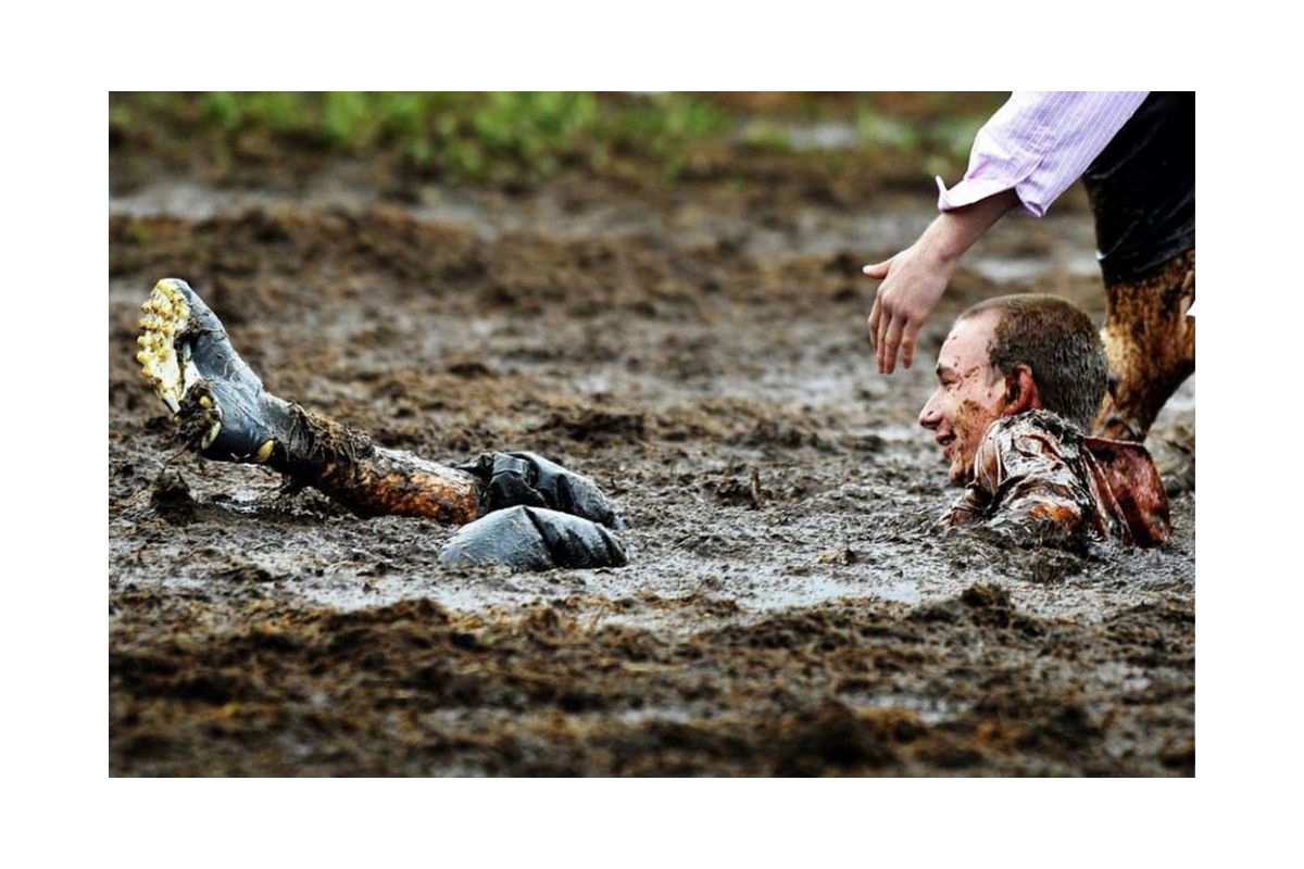 Білорусь стала найкращою у турнірі з «болотного» футболу Білорусь стала найкращою у турнірі з «болотного» футболу