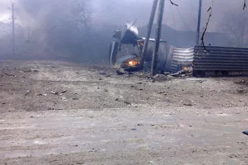 ​Новини України: Почалася евакуація людей з обстріляної частини Маріуполя і частково не працює металу