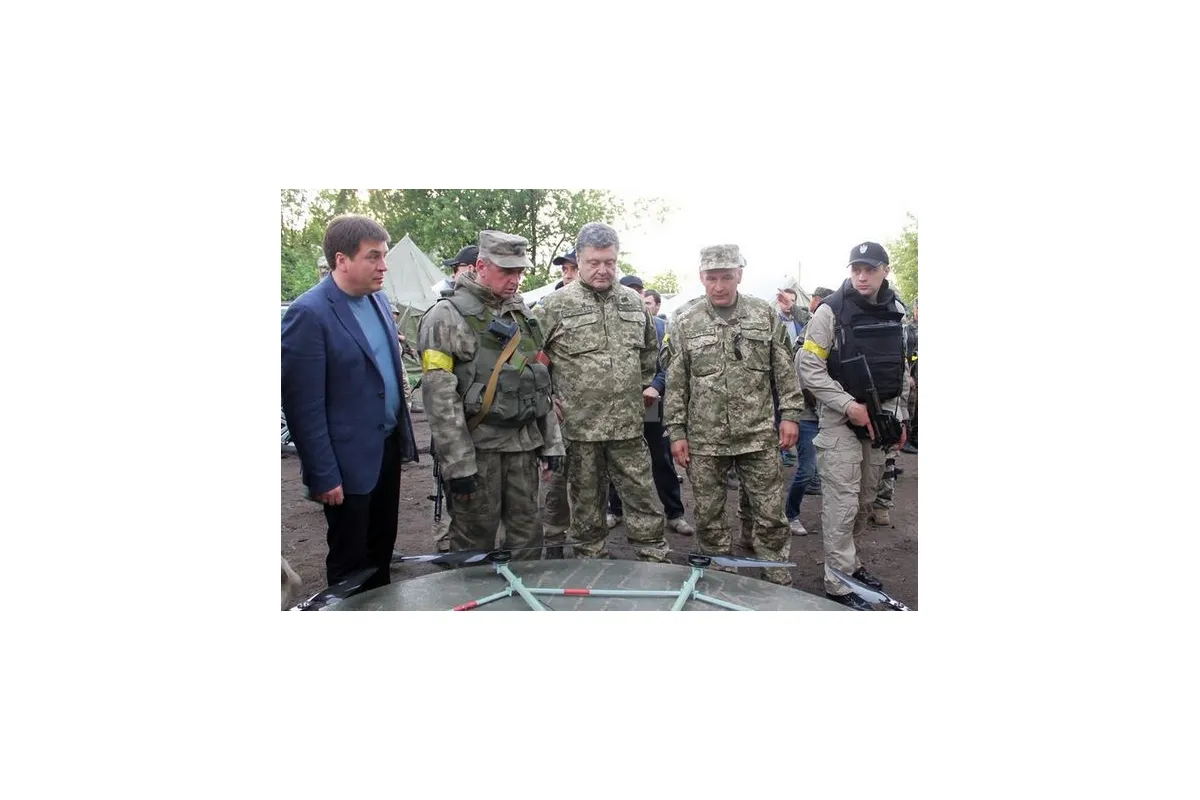 Петро Порошенко виступає за відвід 100-мм зброї