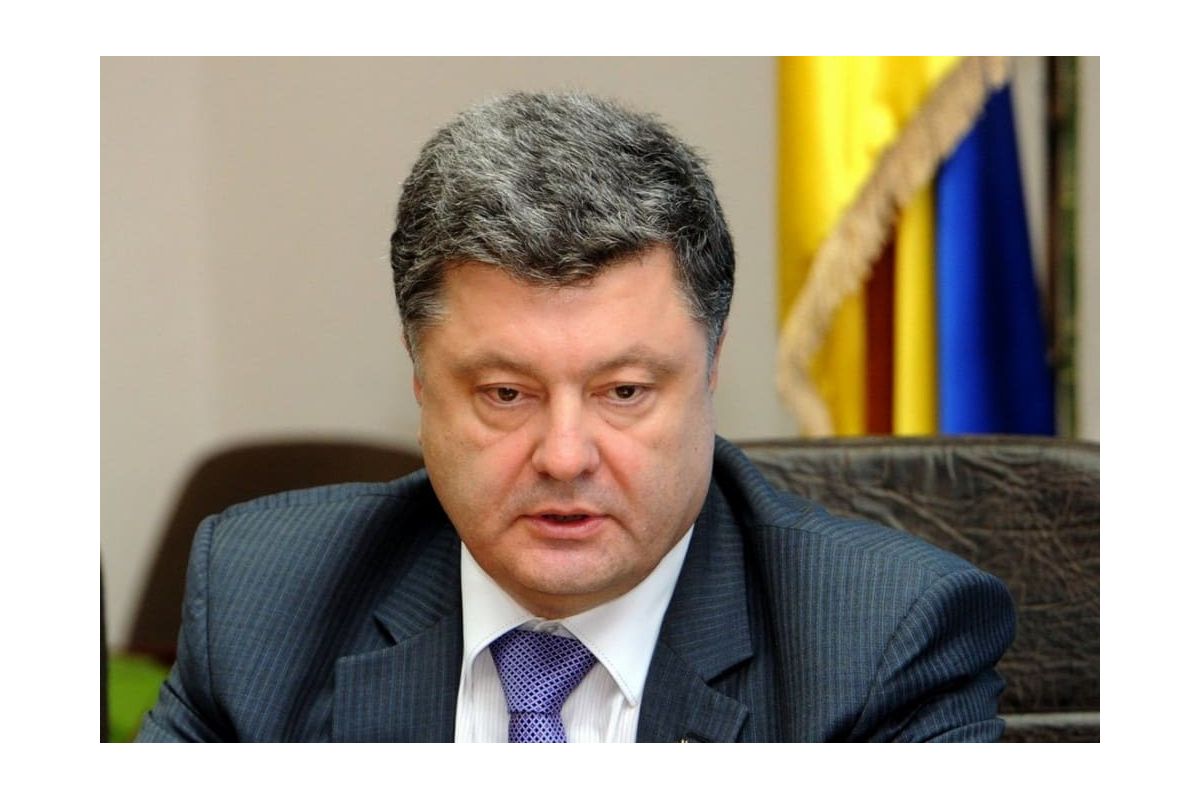 Порошенко пригрозив корупціонерам «сумою» і «тюрмою» Порошенко пригрозив корупціонерам «сумою» і «тюрмою»