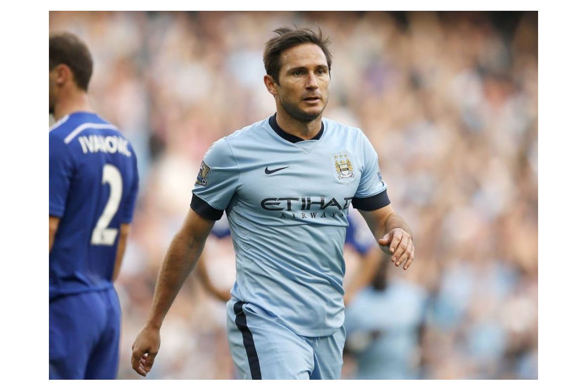 Півзахисник лондонського "Челсі" Лемпард заявив про завершення своєї кар'єри Півзахисник лондонського "Челсі" Лемпард заявив про завершення своєї кар'єри