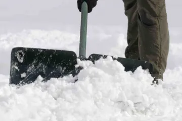 ​Новини України: Міська влада порадила росіянам самим прибирати сніг з вулиць