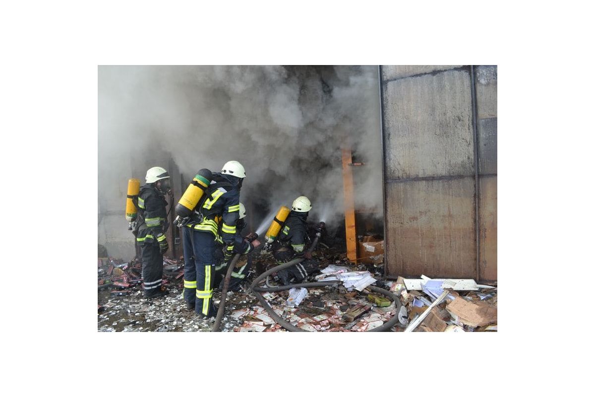 На столичному суднобудівному заводі відбулась масштабна пожежа На столичному суднобудівному заводі відбулась масштабна пожежа