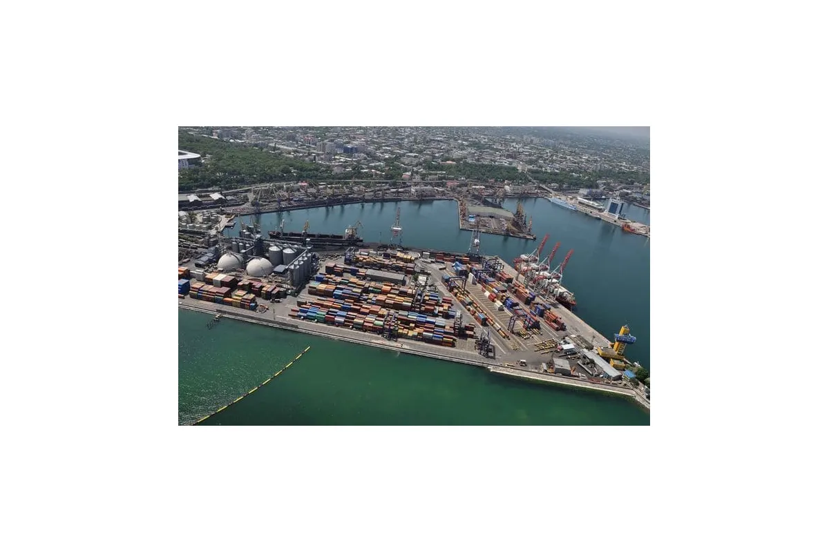 У порту Південний розпочате будівництво нового причалу