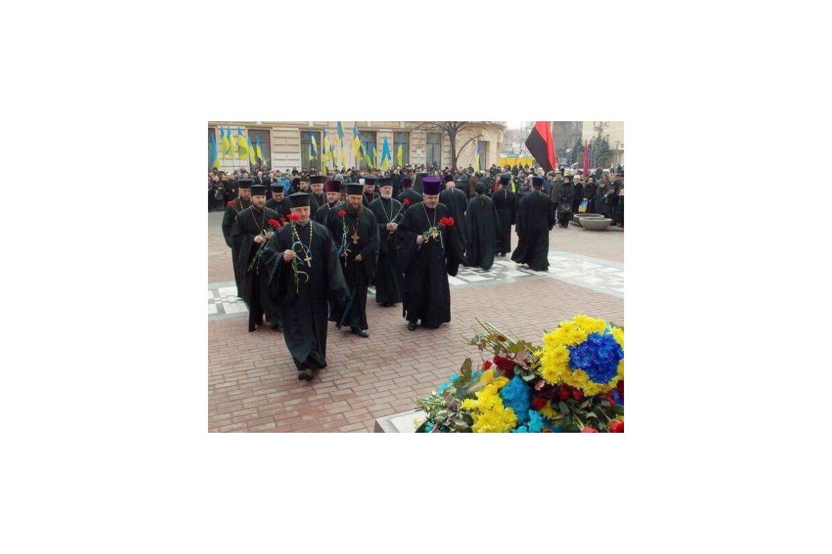 У М. ДНІПРІ ВШАНУВАЛИ Т. Г. ШЕВЧЕНКА У М. ДНІПРІ ВШАНУВАЛИ Т. Г. ШЕВЧЕНКА