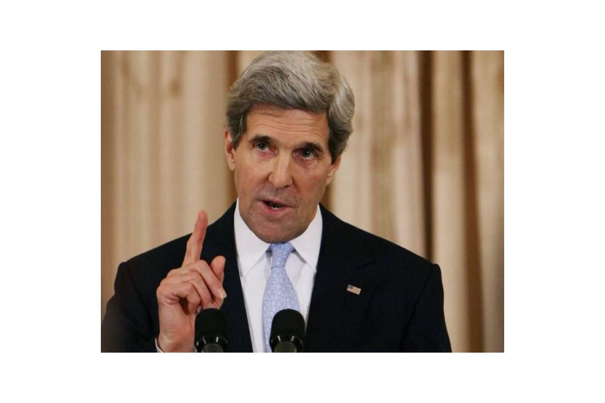 Через шторм водолази не можуть продовжувати шукати уламки Ту-154 Через шторм водолази не можуть продовжувати шукати уламки Ту-154