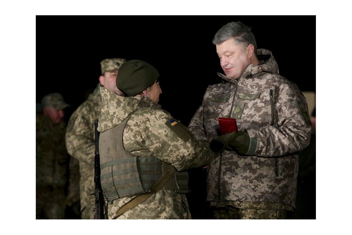 Президент вручив державні нагороди військовим – героям АТО Президент вручив державні нагороди військовим – героям АТО