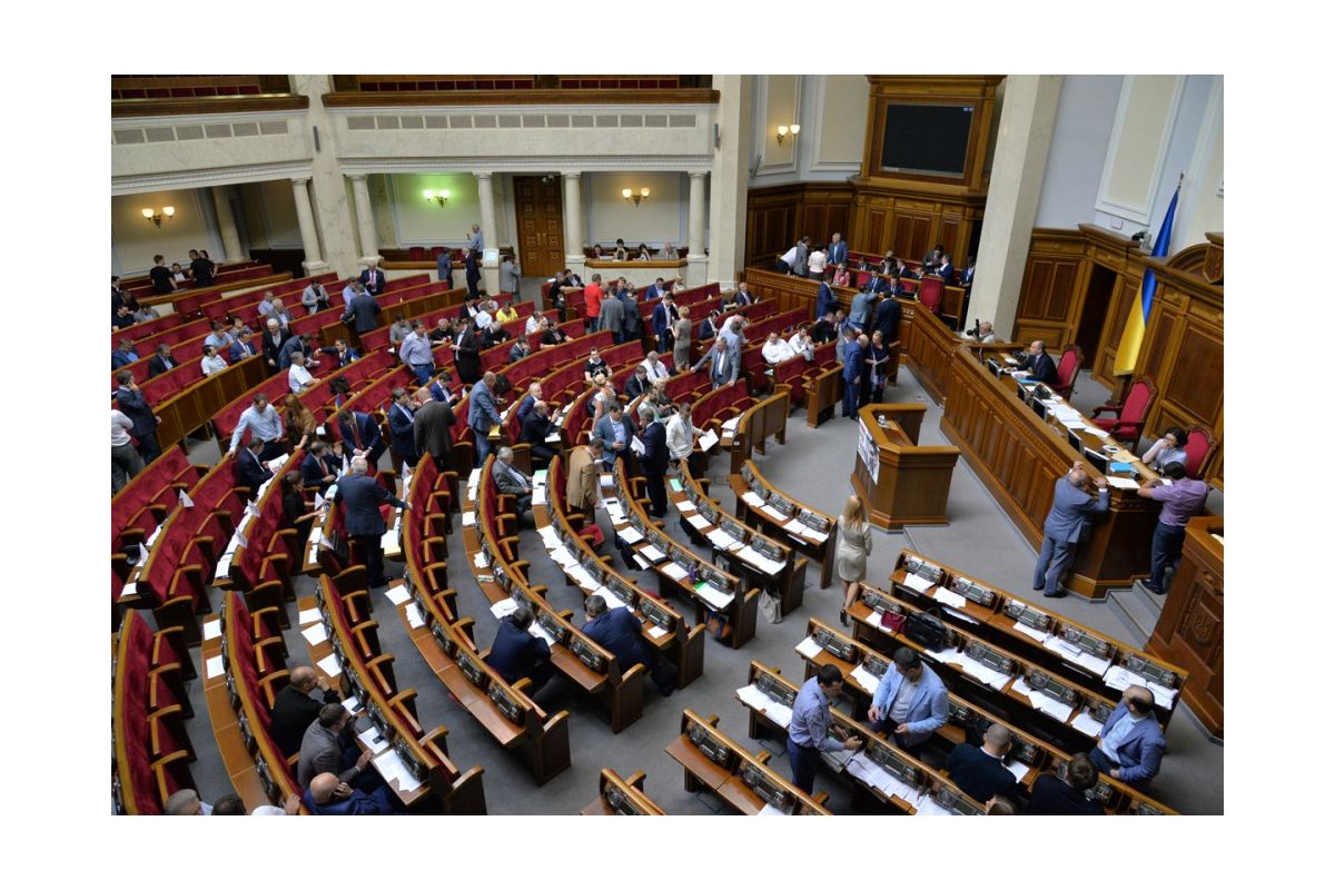ВРУ ухвалила терміновий закон Порошенка про захист обдурених вкладників ВРУ ухвалила терміновий закон Порошенка про захист обдурених вкладників