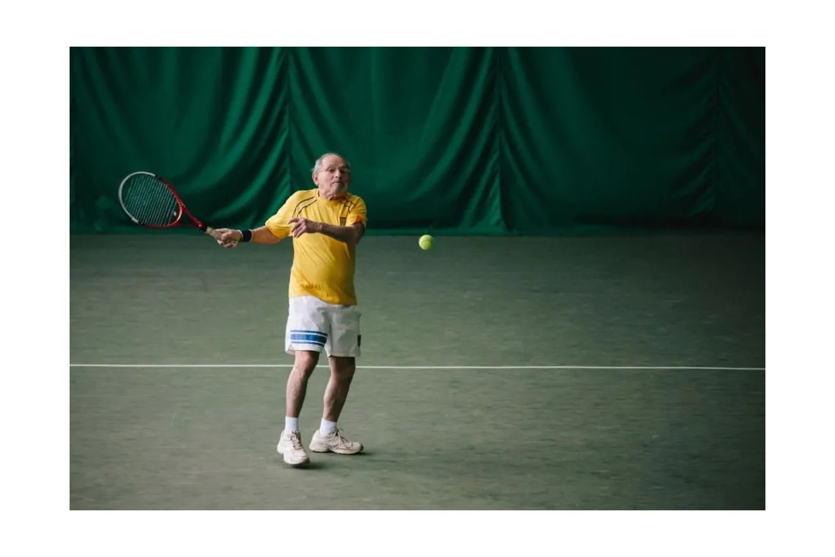 Перша ракетка України і найстаріший тенісист Європи зустрілися в товариському поєдинку