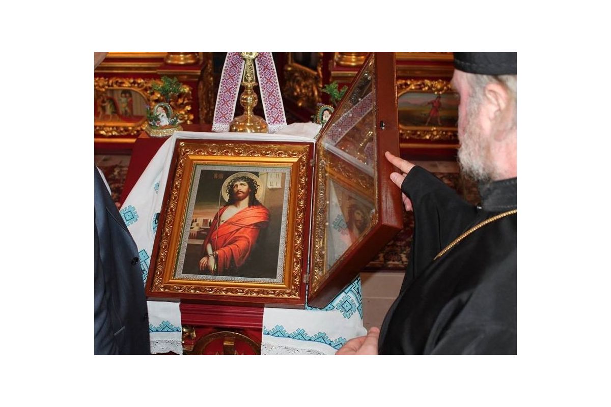 В храмі, який збудував сам Богдан Хмельницький, закровоточила ікона Христа Спасителя В храмі, який збудував сам Богдан Хмельницький, закровоточила ікона Христа Спасителя