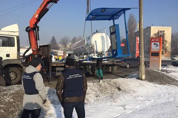 ​У Києві демонтували незаконні газові заправні пункти