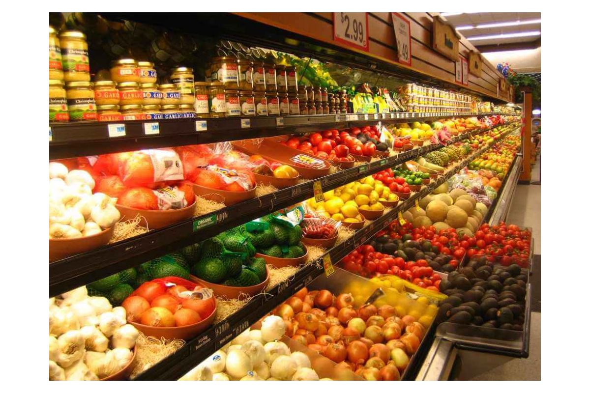 Українці витрачають на їжу майже половину доходів Українці витрачають на їжу майже половину доходів