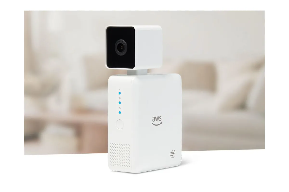 Intel і Amazon випустили інтелектуальну камеру DeepLens