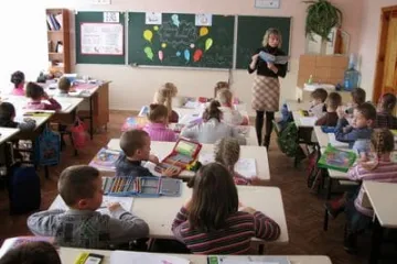​Українська мова, історія України та підручники минулих років: як вчаться діти на Донбасі