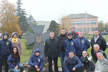 ​​На Березнівщині відкрили пам'ятник «Воїнам, що віддали свої життя за Україну». Його звели за мецена
