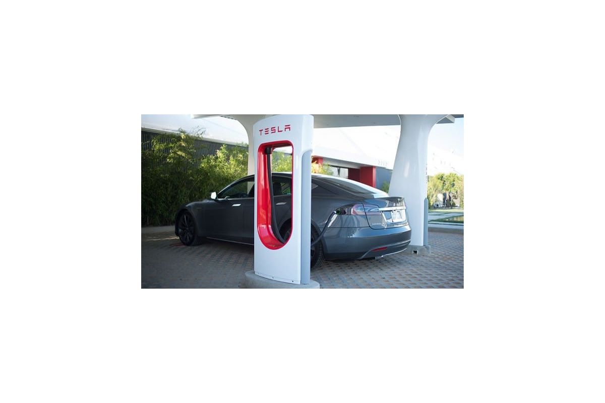 Як це працює: інноваційна заправка машин Tesla Як це працює: інноваційна заправка машин Tesla