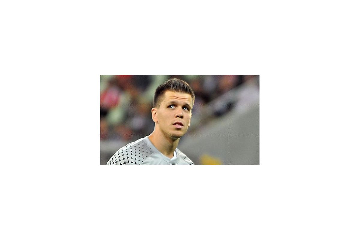 Голкіпер збірної «Арсенал» замічений з цигаркою Голкіпер збірної «Арсенал» замічений з цигаркою