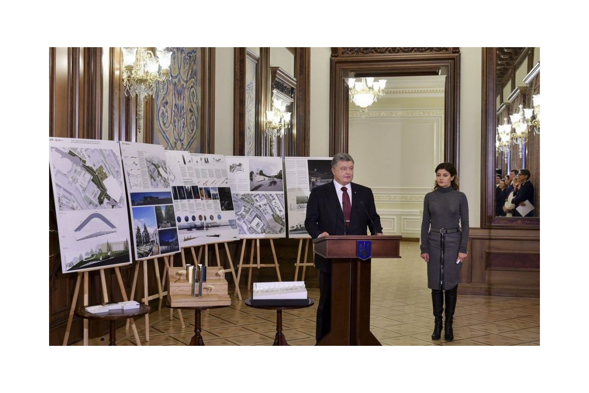 Президент взяв участь у презентації  проекту-переможця «Меморіал Героїв Небесної Сотні» Президент взяв участь у презентації  проекту-переможця «Меморіал Героїв Небесної Сотні»