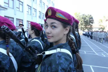 ​Новини України: Воювати з терористами зголосилися харківські дівчата