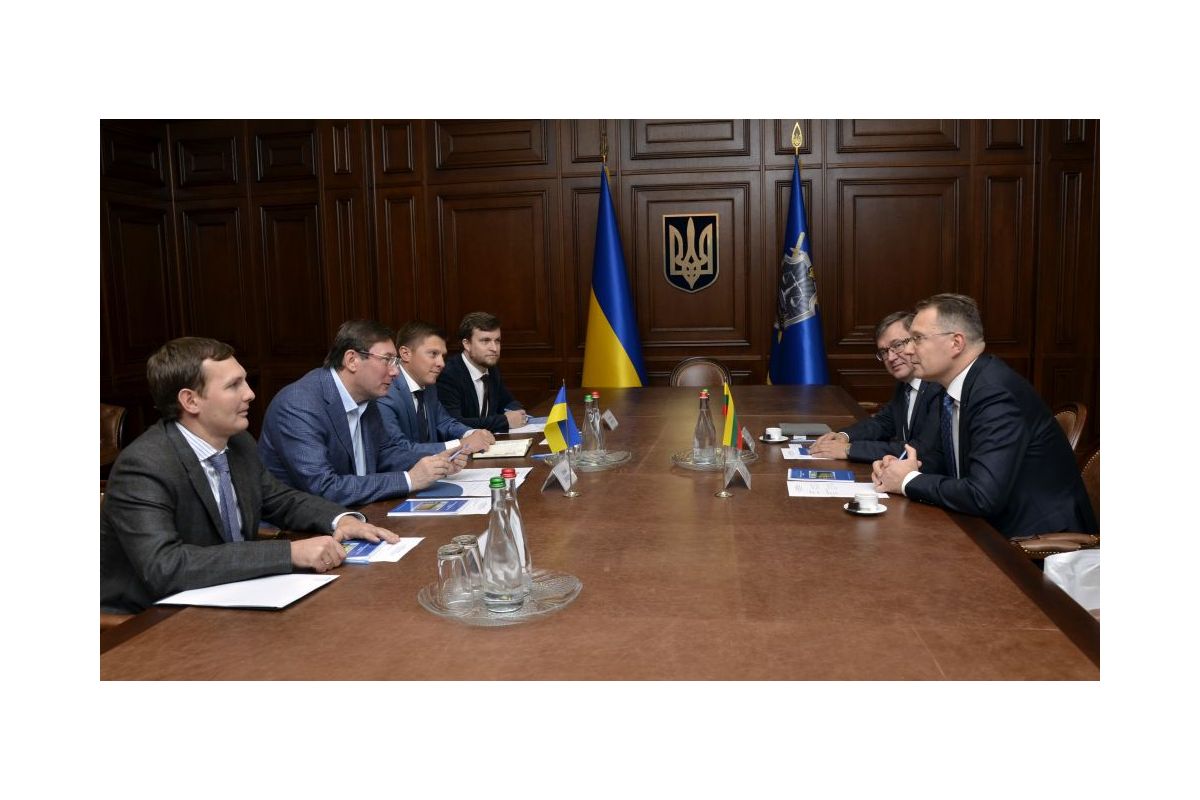  Юрій Луценко провів зустріч із Президентом Конституційного Суду Литовської Республіки Дайнюсом Жал  Юрій Луценко провів зустріч із Президентом Конституційного Суду Литовської Республіки Дайнюсом Жал