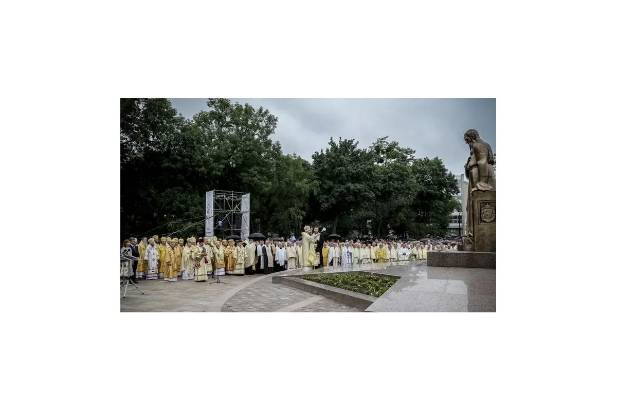 Порошенко взяв участь у відкритті пам’ятника незламному митрополиту Шептицькому