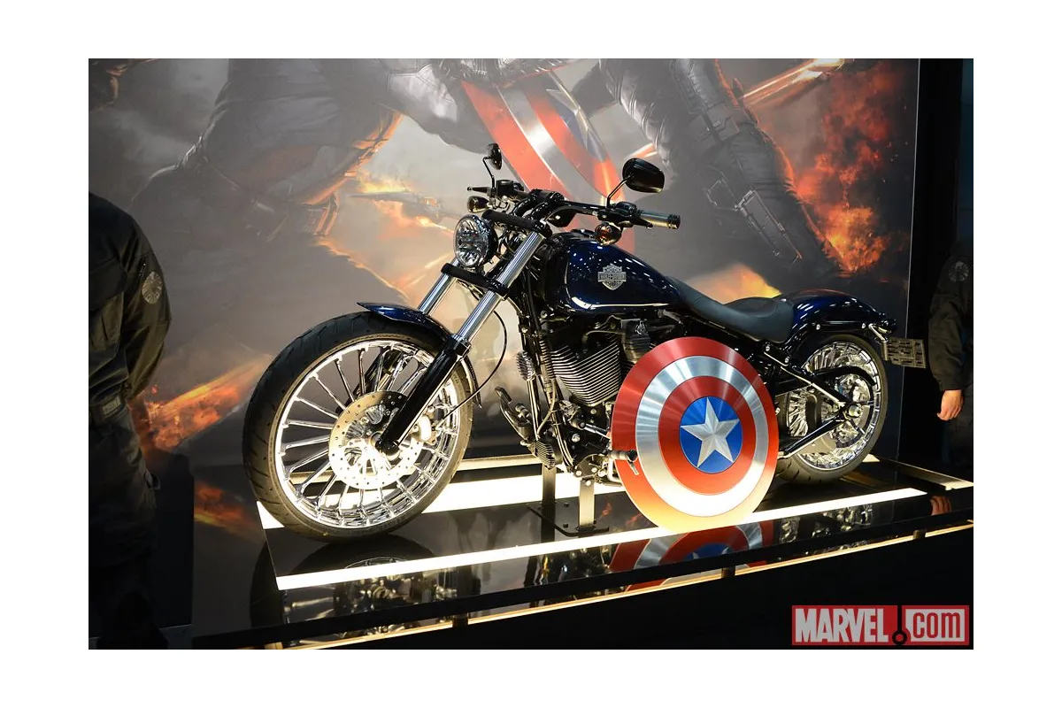 Супергерої коміксів «Marvel» осідлали байки від «Harley-Davidson»