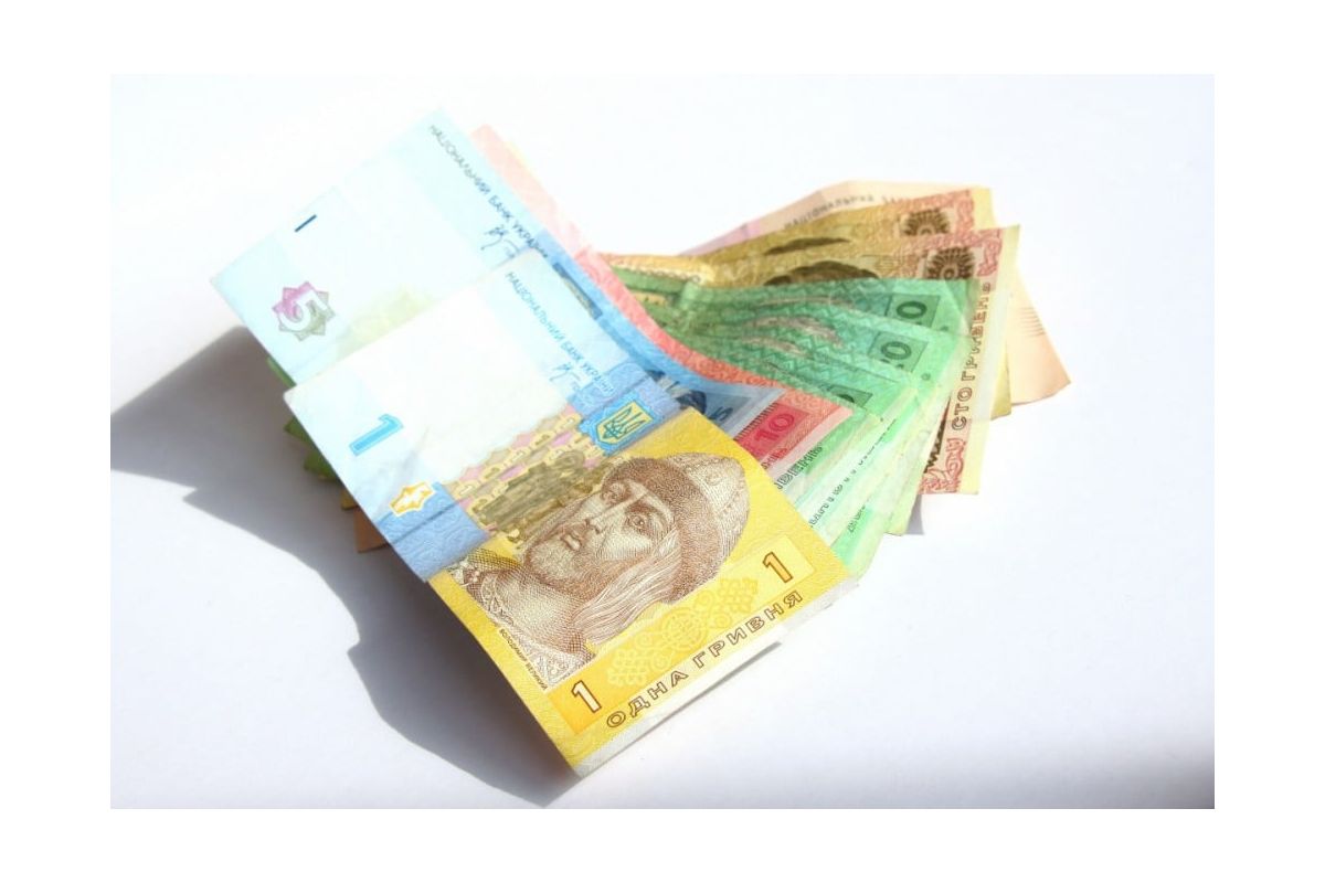 З 2017-го року мінімальна зарплатня сягне 3200 гривень З 2017-го року мінімальна зарплатня сягне 3200 гривень