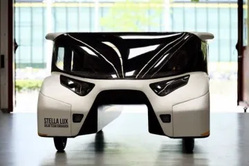 ​Голландські студенти винайшли сімейний автомобіль на сонячних батареях