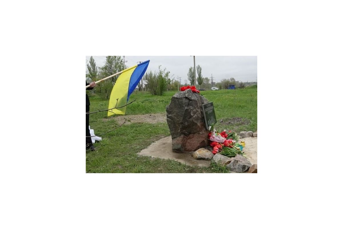 Встановлено перший пам’ятник загиблим в зоні АТО Встановлено перший пам’ятник загиблим в зоні АТО