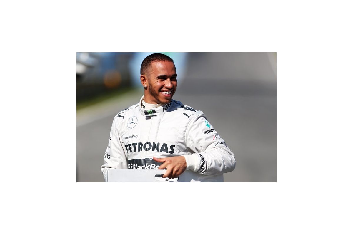 Перемога у кваліфікаційному Гран-прі-заїзді «Формули-1» у Малайзії – за Льюісом Хемілтоном Перемога у кваліфікаційному Гран-прі-заїзді «Формули-1» у Малайзії – за Льюісом Хемілтоном