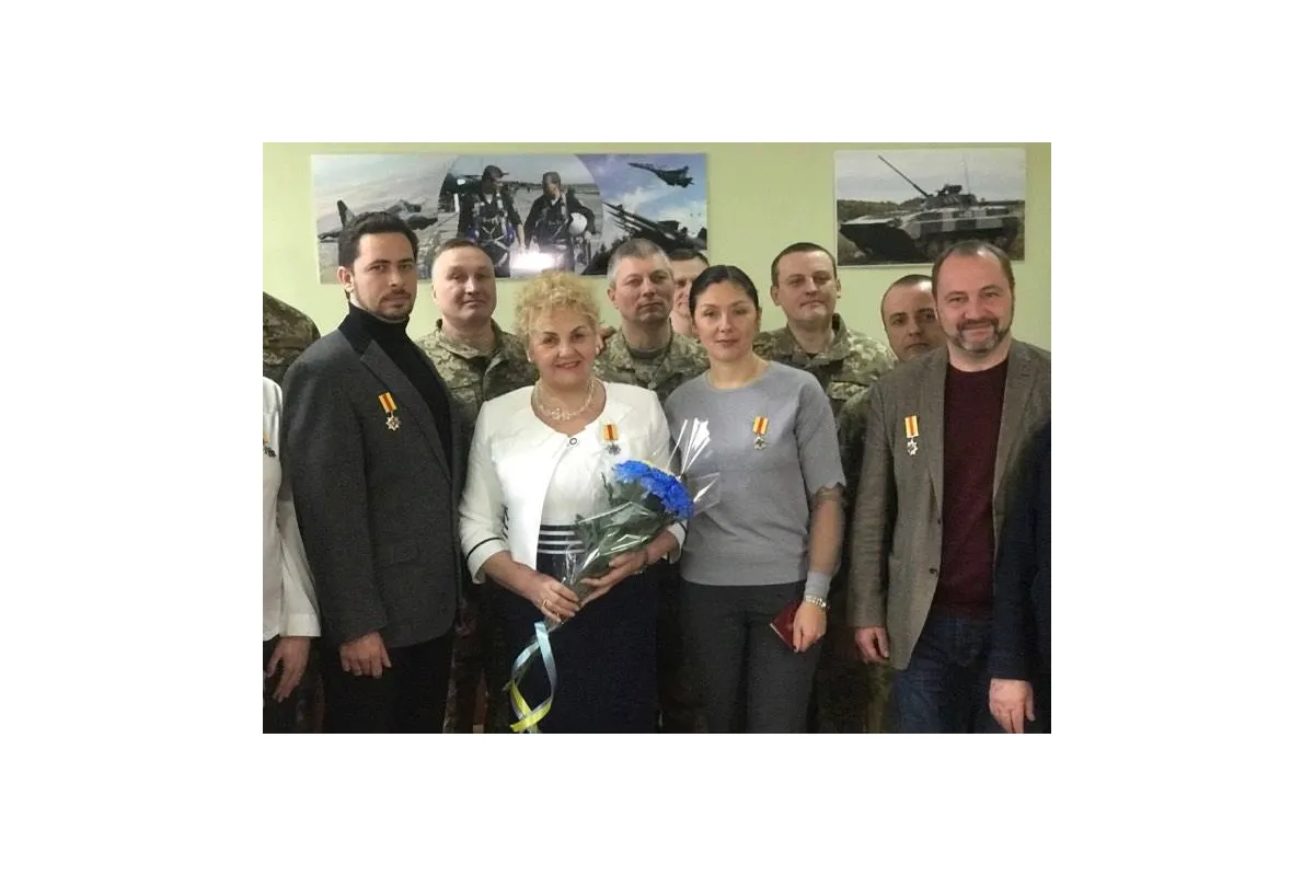 Наказом Міністра оборони України волонтери Дніпра отримали нагороди.