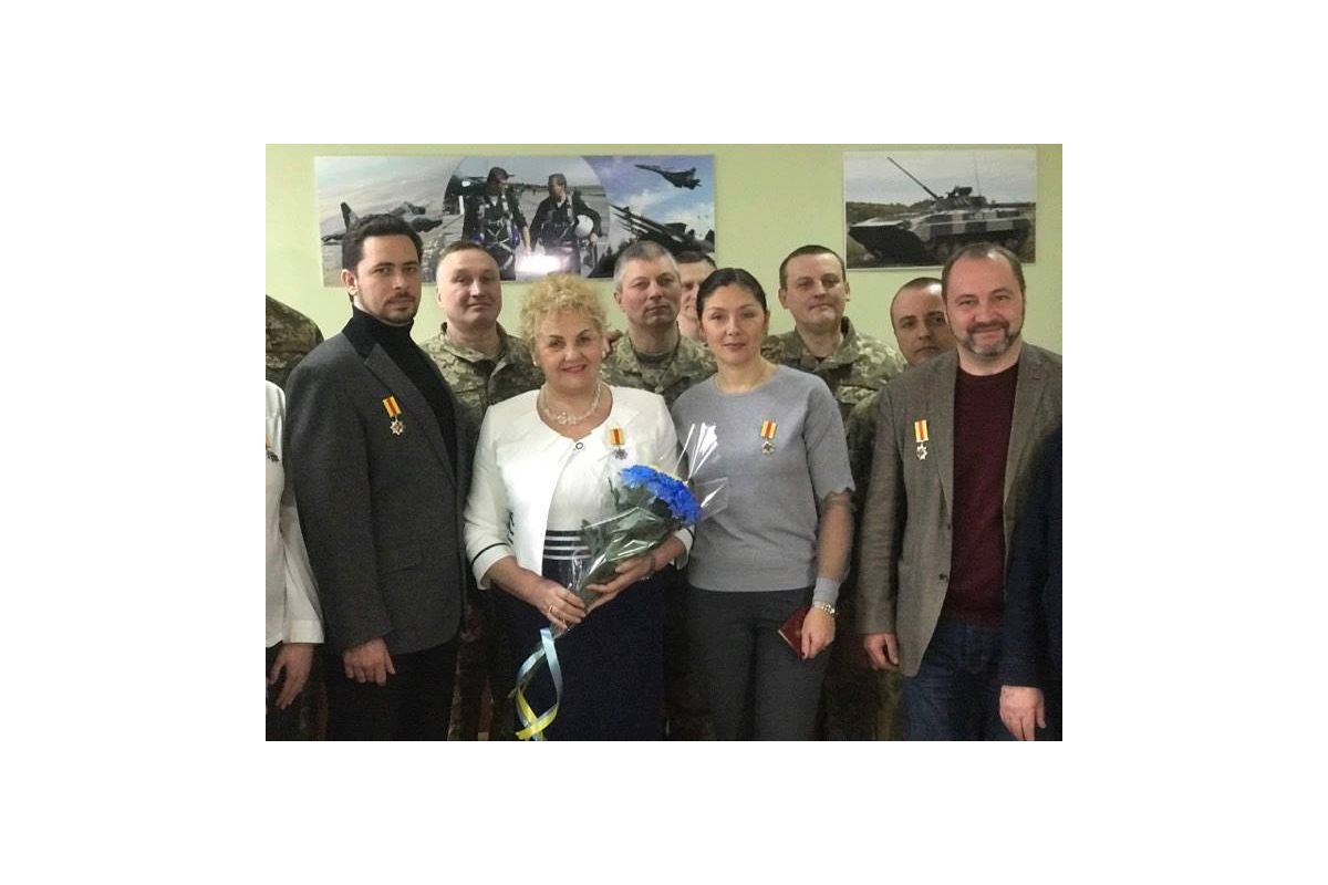 Наказом Міністра оборони України волонтери Дніпра отримали нагороди. Наказом Міністра оборони України волонтери Дніпра отримали нагороди.