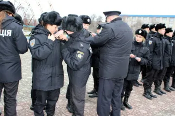 ​Сто спеціальних жетонів та посвідчень працівників Національної поліції України знайшли своїх власник