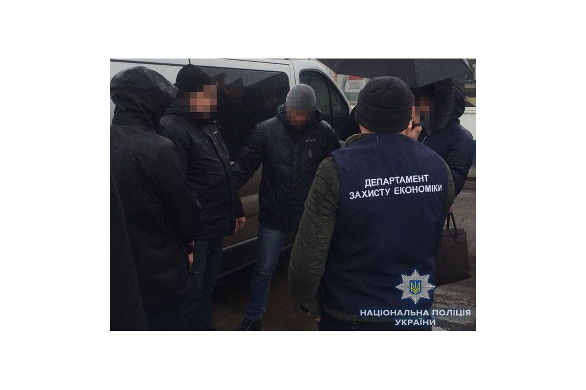 На Луганщині затримали осіб, які вимагали 210 тисяч гривень хабара На Луганщині затримали осіб, які вимагали 210 тисяч гривень хабара