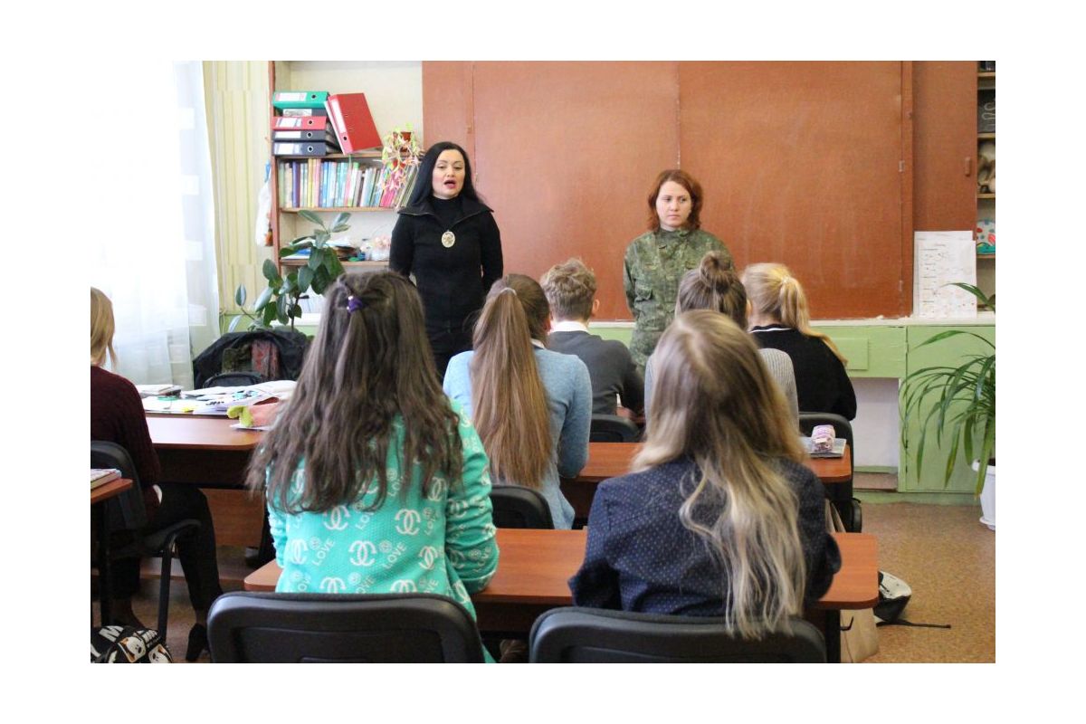 На Луганщині працівники поліції розпочали реалізацію програми «Школа і поліція» На Луганщині працівники поліції розпочали реалізацію програми «Школа і поліція»