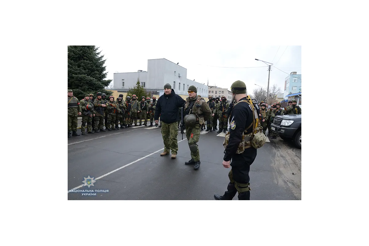 На Луганщині поліцейські провели «спецоперацію» по затриманню озброєних злочинців та звільненню зару