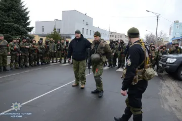 ​На Луганщині поліцейські провели «спецоперацію» по затриманню озброєних злочинців та звільненню зару