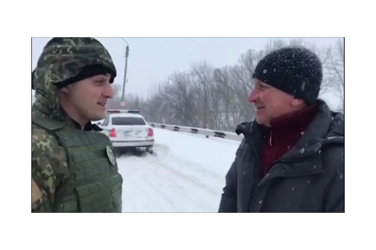 Поліція Луганщини допомагає  водіям на дорогах